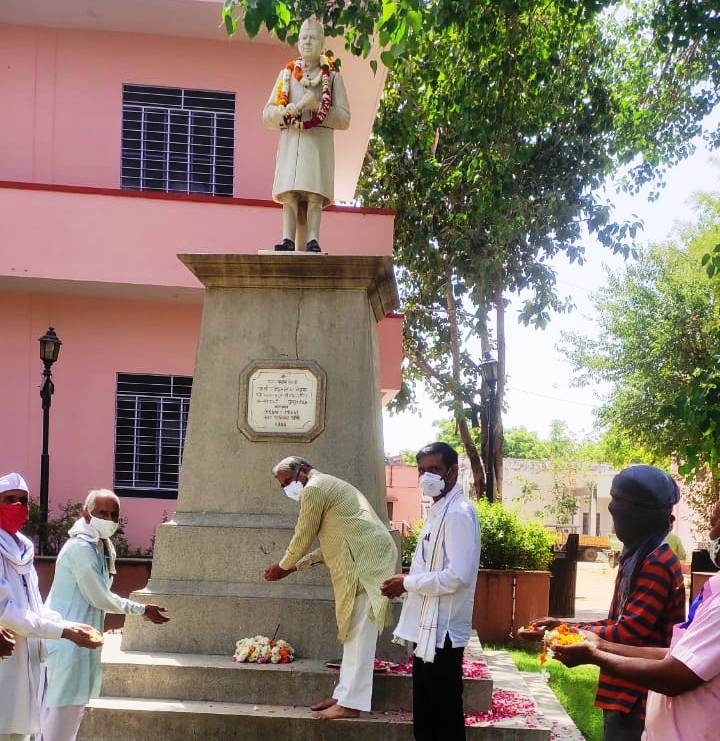 चौमूं में पंडित नेहरू की पुण्यतिथि पर हुआ पुष्पांजलि कार्यक्रम