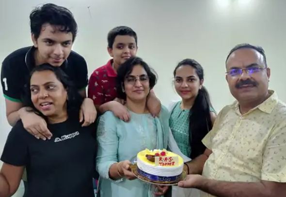 शादी के 14 साल बाद आरएएस टॉपर बनी मुक्ता राव के घर में जश्न का माहौल 