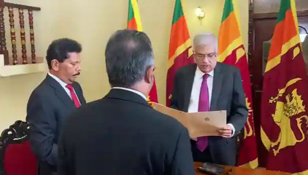 मुश्किल में फंसे श्रीलंका को मिला नया राष्ट्रपति