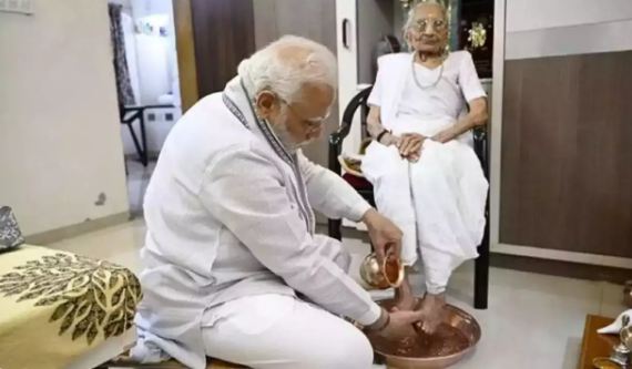 PM नरेंद्र मोदी की मां हीराबेन मोदी का निधन,100 साल की उम्र में ली अंतिम सांस