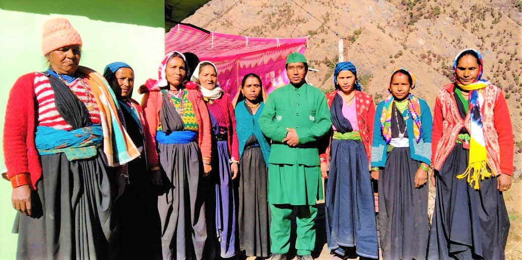 पहाड़ की महिलाओं ने अपने पहनावे से बनाई हैं उत्तराखंड की पहचान