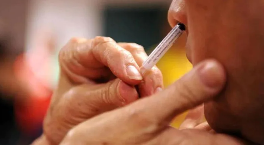 कोरोना से मुकाबले के लिए सरकार का अहम फैसला, देश में नेजल वैक्सीन के उपयोग को दी मंजूरी