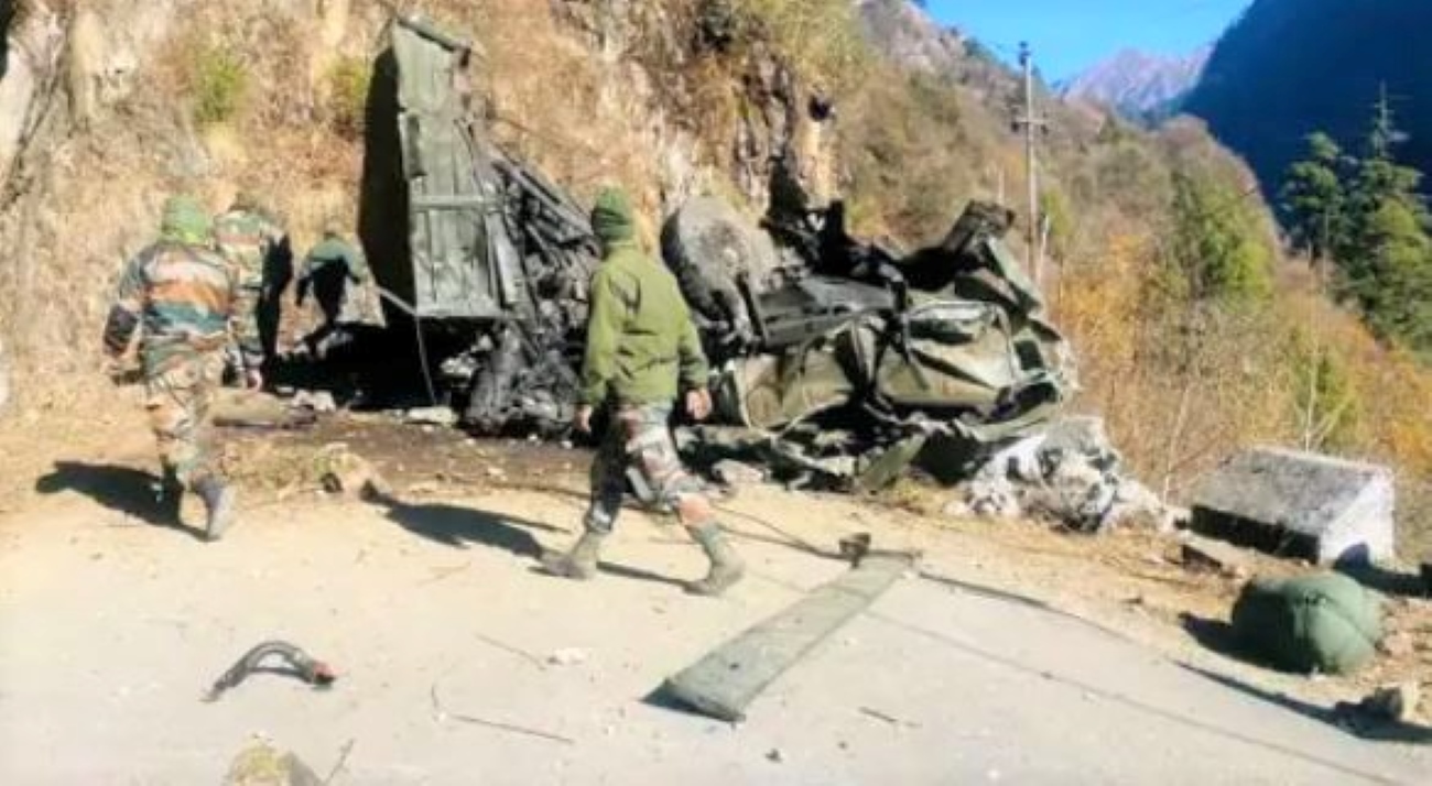 लद्दाख में बड़ा हादसा, गहरी खाई में गिरा सेना का वाहन, 9 जवानों की मौत