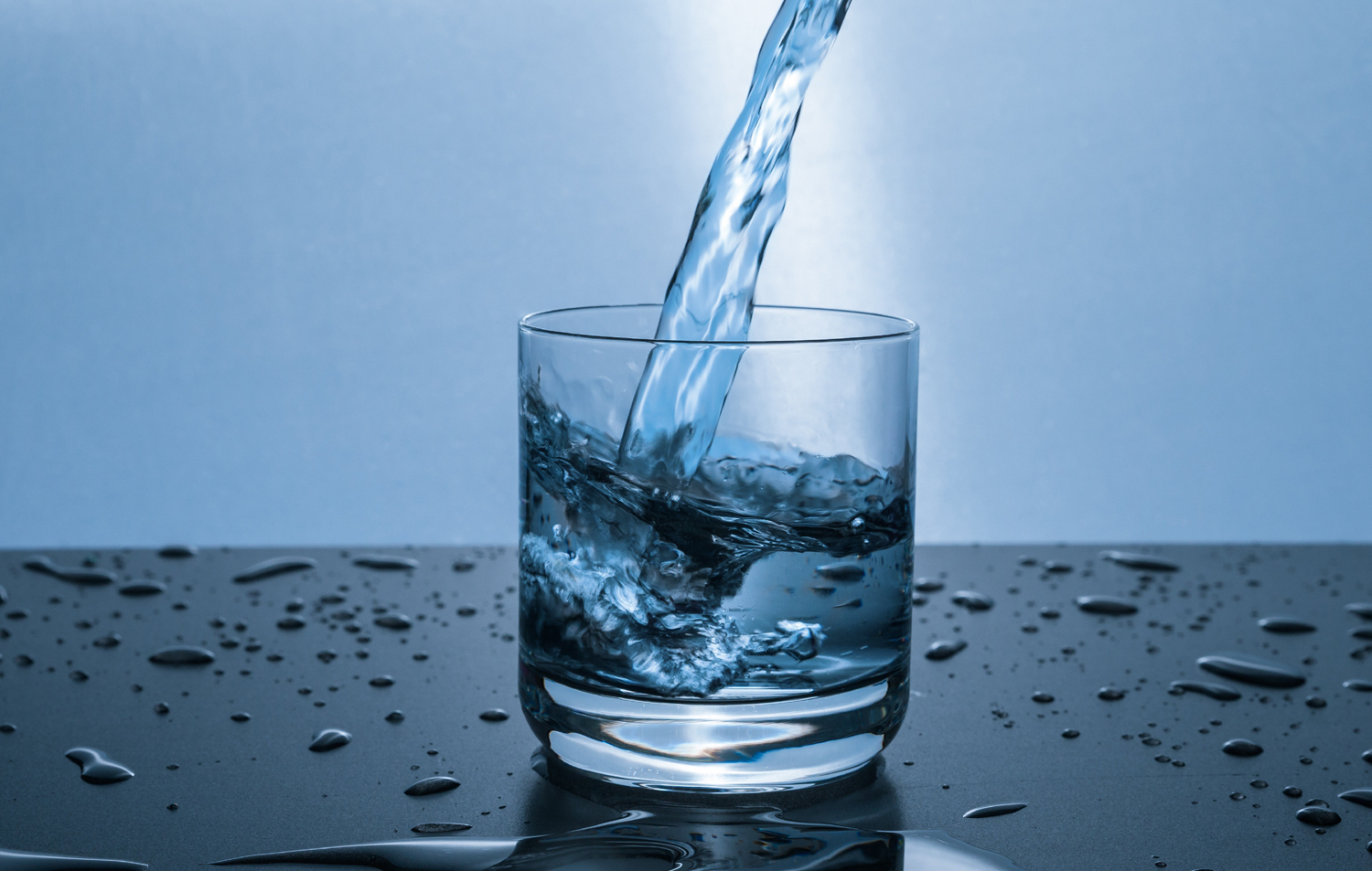 ज्यादा पानी पीने से हुई महिला की मौत, 20 मिनट में पी गई थी 4 लीटर पानी
