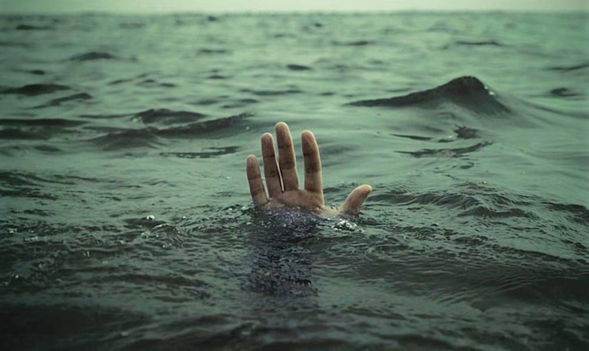 एक को बचाने में डूब गईं तीन बहनें, मौत से मचा कोहराम, शव से लिपटकर रोने लगे माता और पिता