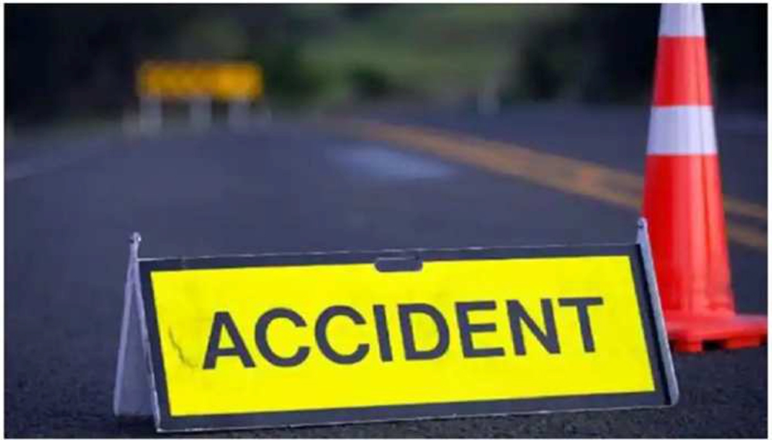 ACCIDENT NEWS – खड़े ट्रेलर से टकराई स्लीपर बस, तीन की मौत, 24 घायल