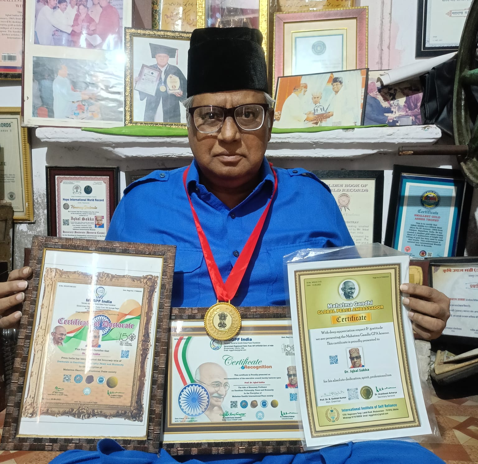 विश्व रिकॉर्ड होल्डर डॉक्टर इक़बाल सक्का को नवाजा गया विभिन्न उपाधियों से