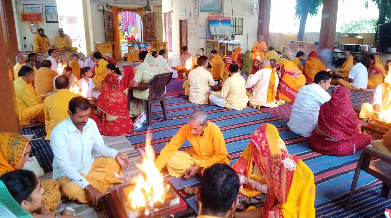 नौ कुंडीय गायत्री महायज्ञ की पूर्णाहुति के साथ हुआ लघु अनुष्ठान का समापन