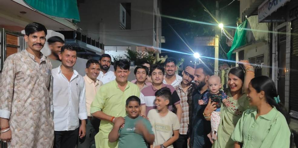 पुत्री जन्मोत्सव पर पूर्व विधायक रामलाल शर्मा व भाजपा जिला उपाध्यक्ष अर्चना कुमावत ने दिया आशीर्वाद